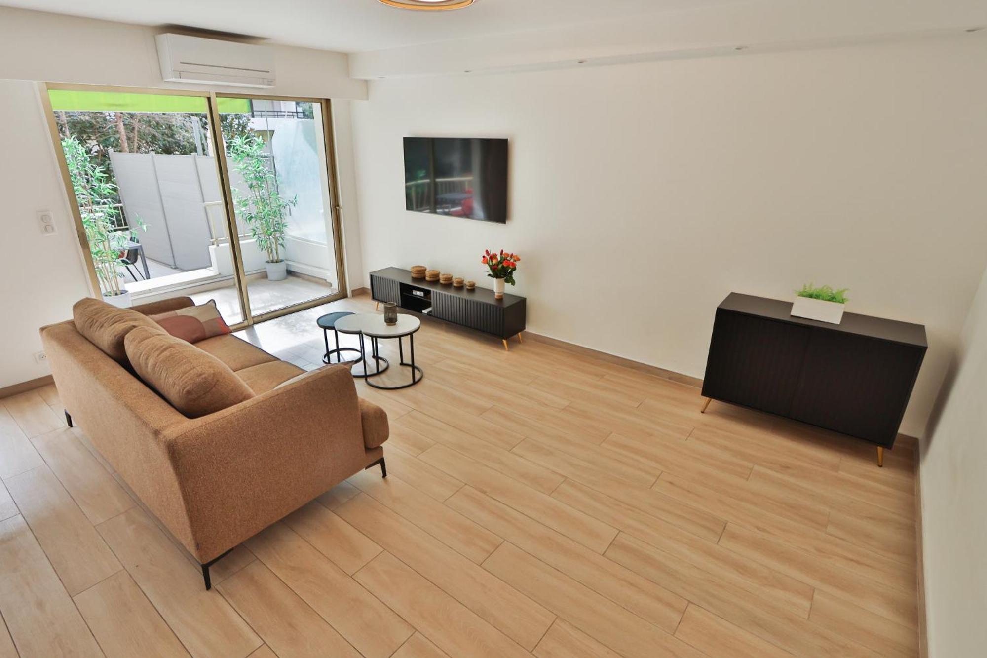 Spacieux T2 Avec Grande Terrasse A 200m De La Apartment